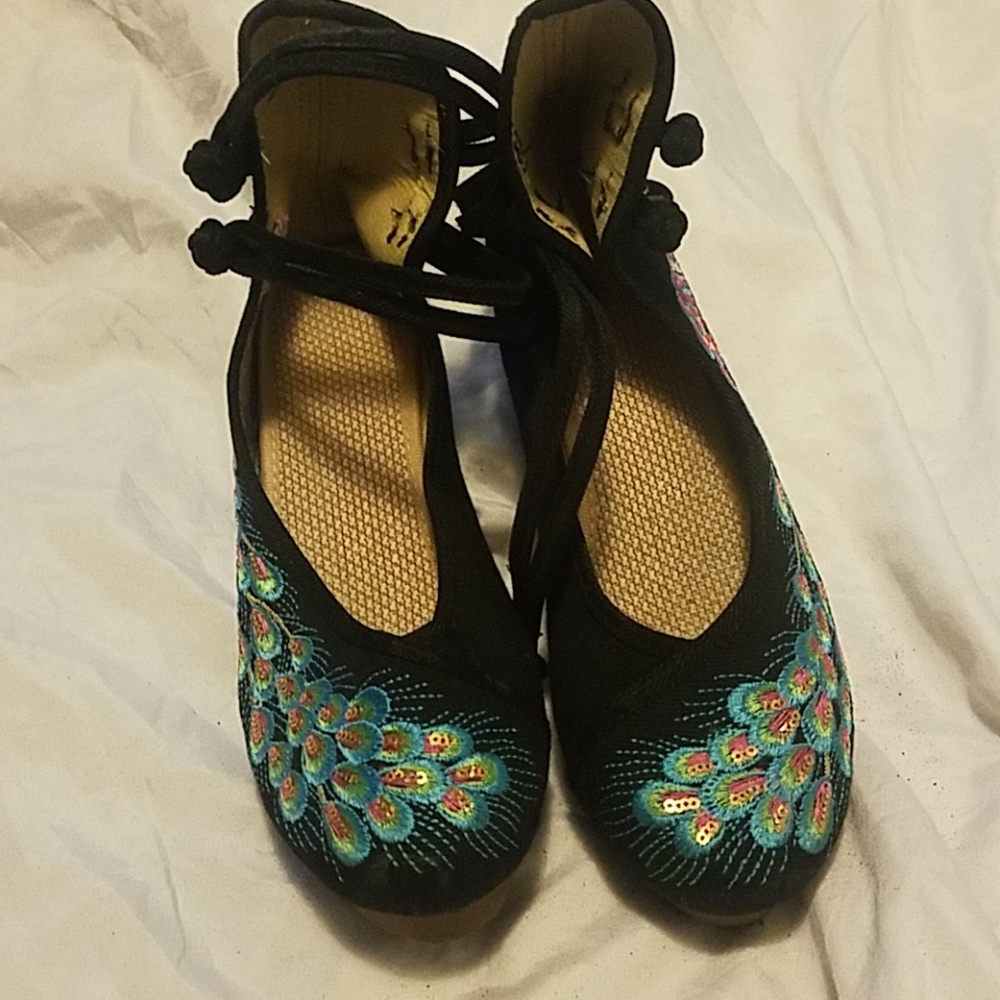 Super cute peacock mary-janes with high back.